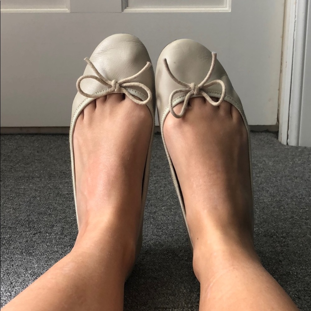 Nude Chinese laundry flats